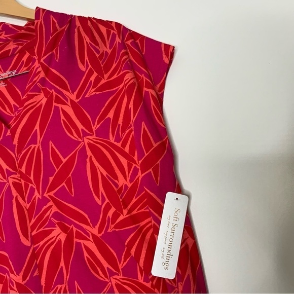 Soft Surrounding. Twilight Luau Twisted Front Blouse. Bright Rose Abst. Size Med - Picture 4 of 8